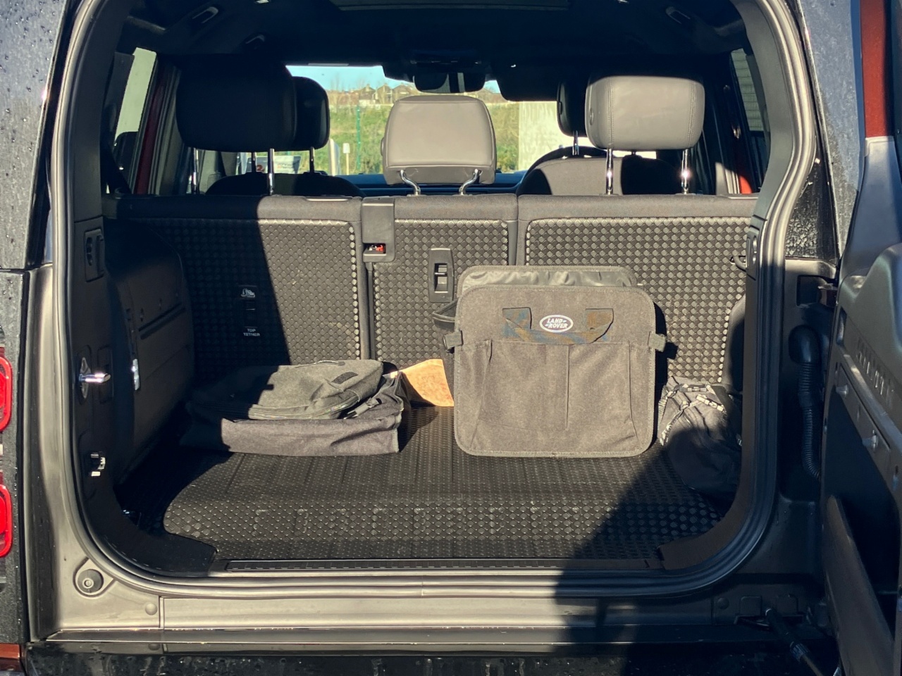 Land Rover Defender 110 2.0 Si4 PHEV 300 PS Sedona Edition (Remainder of 5 year Warranty)