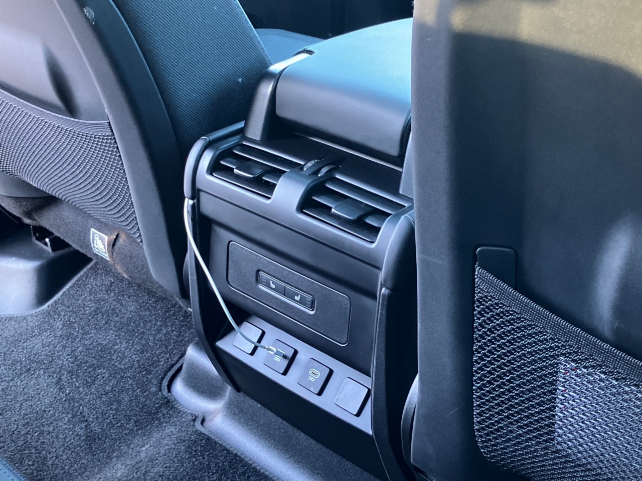 Land Rover Defender 110 2.0 Si4 PHEV 300 PS Sedona Edition (Remainder of 5 year Warranty)