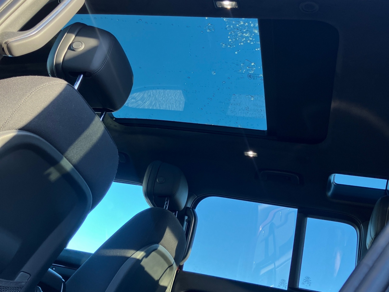 Land Rover Defender 110 2.0 Si4 PHEV 300 PS Sedona Edition (Remainder of 5 year Warranty)