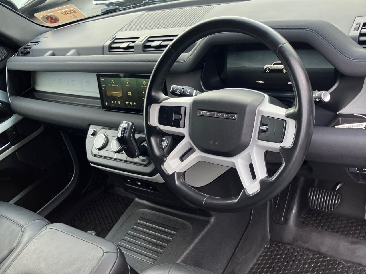 Land Rover Defender DEFENDER 110 3.0 D HARD TOP SE (Remainder of 5 Manufacturer Warranty)