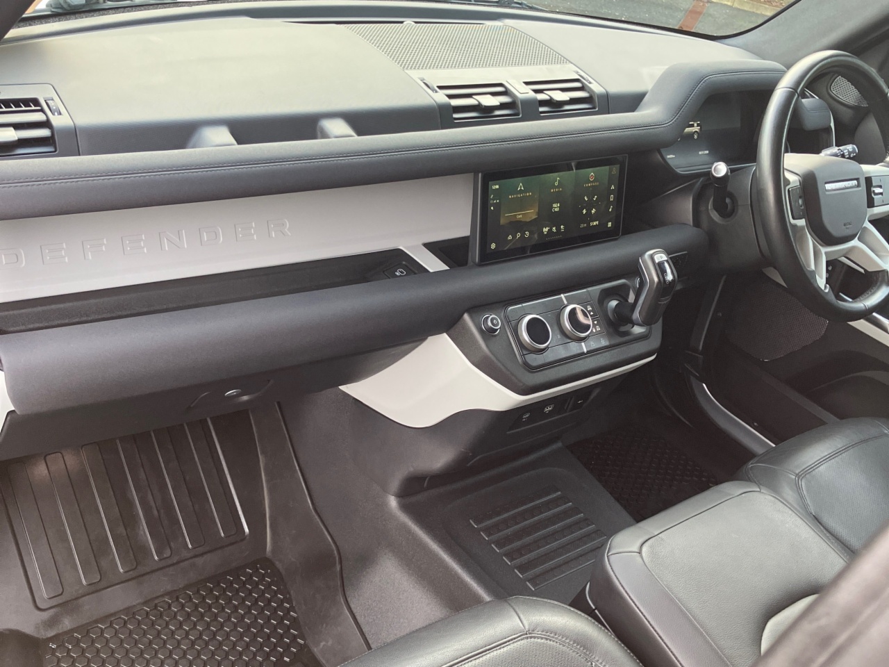 Land Rover Defender DEFENDER 110 3.0 D HARD TOP SE (Remainder of 5 Manufacturer Warranty)