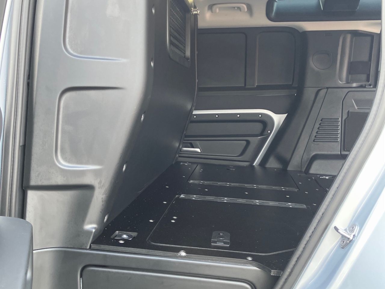 Land Rover Defender DEFENDER 110 3.0 D HARD TOP SE (Remainder of 5 Manufacturer Warranty)