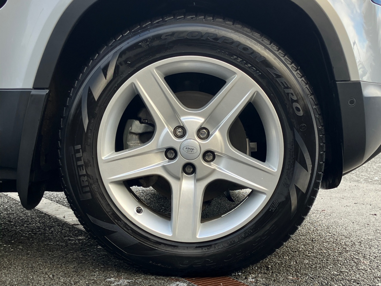 Land Rover Defender DEFENDER 110 3.0 D HARD TOP SE (Remainder of 5 Manufacturer Warranty)