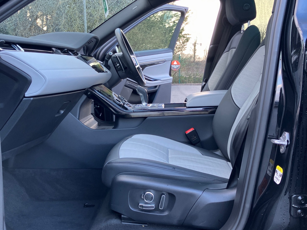 Land Rover Range Rover Evoque 1.5 I3 PHEV 309 PS S  (Remainder of 5 year Manufacturer Warranty)