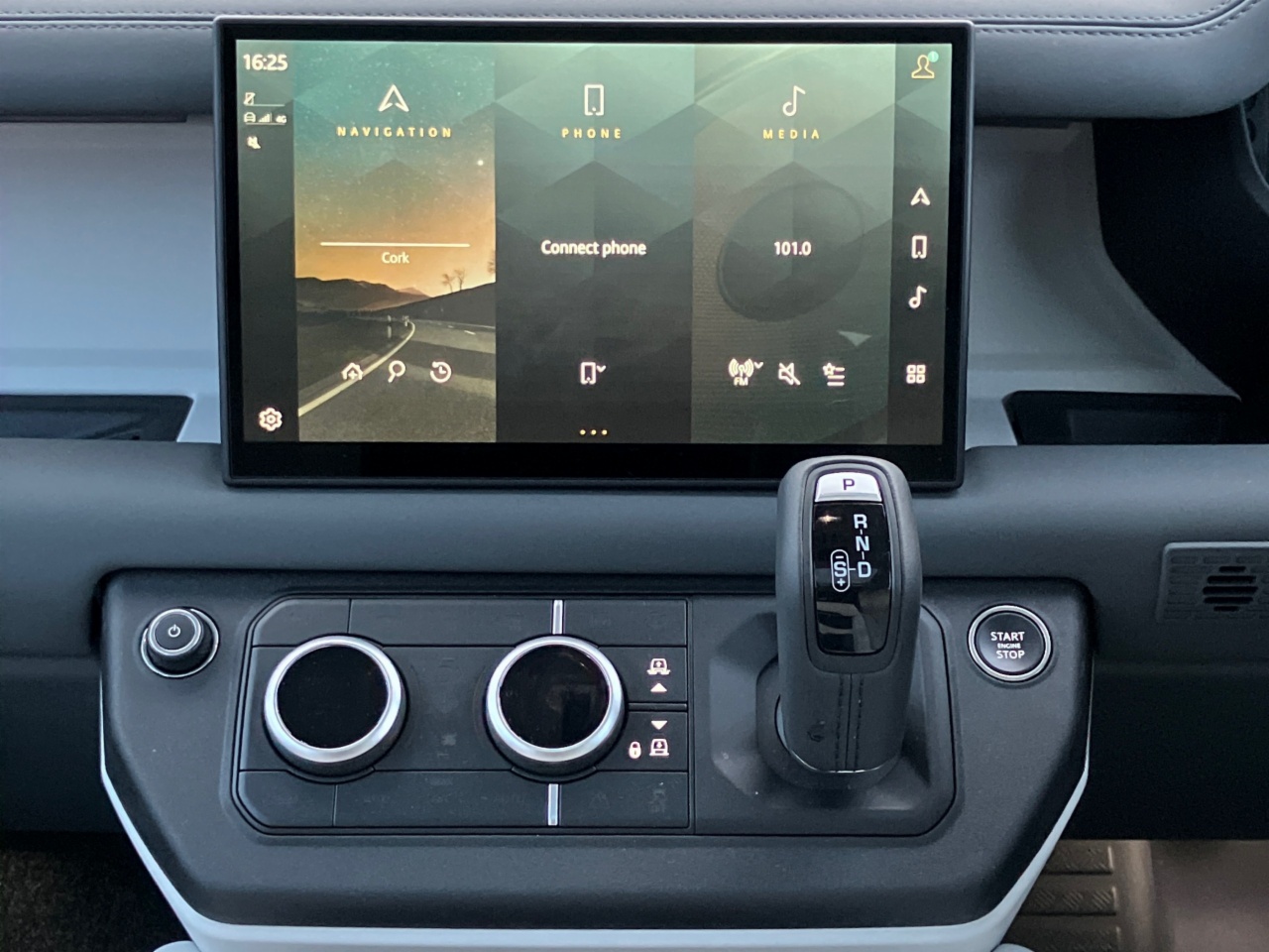 Land Rover Defender 110 2.0 Si4 PHEV 300 PS S Campaign  (Remainder of 5 year Manufacturer Warranty)