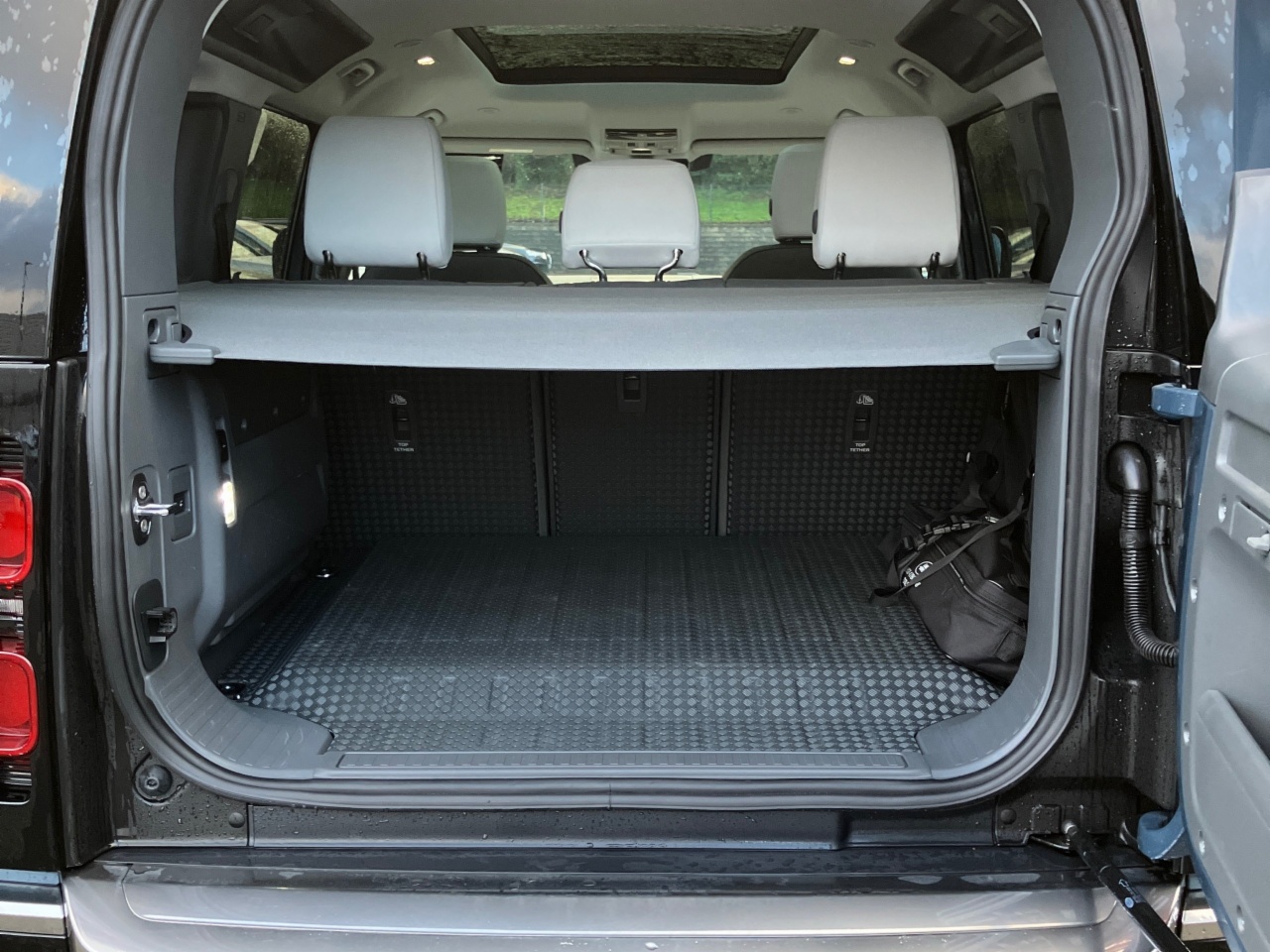 Land Rover Defender 110 2.0 Si4 PHEV 300 PS S Campaign  (Remainder of 5 year Manufacturer Warranty)