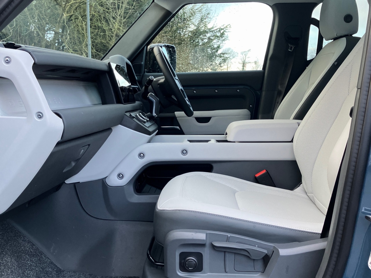 Land Rover Defender 110 2.0 Si4 PHEV 300 PS S Campaign  (Remainder of 5 year Manufacturer Warranty)