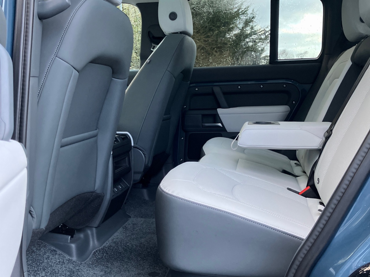 Land Rover Defender 110 2.0 Si4 PHEV 300 PS S Campaign  (Remainder of 5 year Manufacturer Warranty)