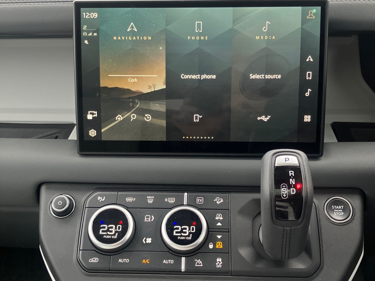 Land Rover Defender 110 2.0 Si4 PHEV 300 PS S Campaign (Remainder of 5 year manufacturer Warranty)