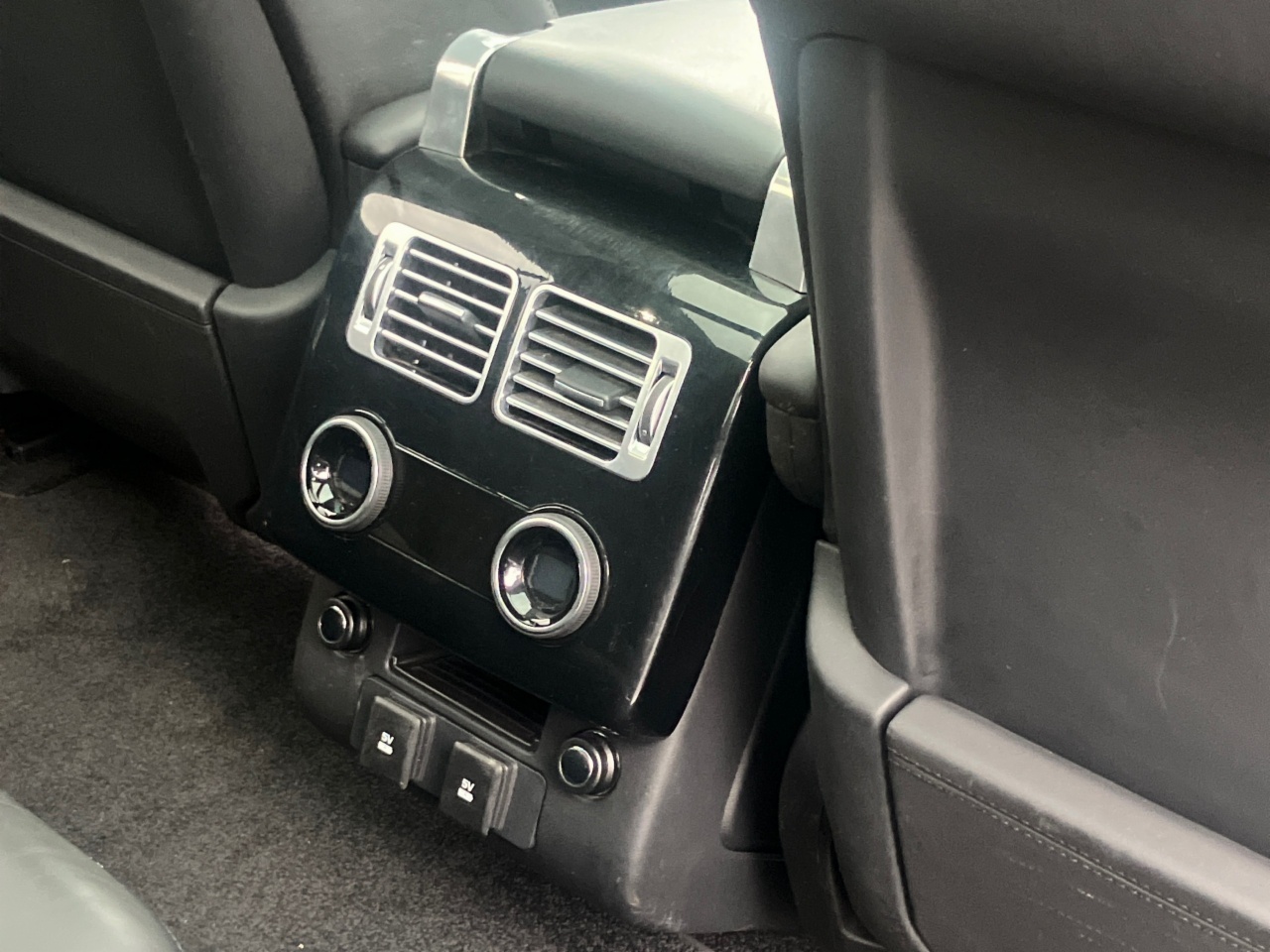 Land Rover Range Rover R Rover Westmnstr Blck P400 e A Westminster Black P400 e Si4 Ingenium 300BHP /105 kw 13.1 kWh PHEV Auto Start/Stop