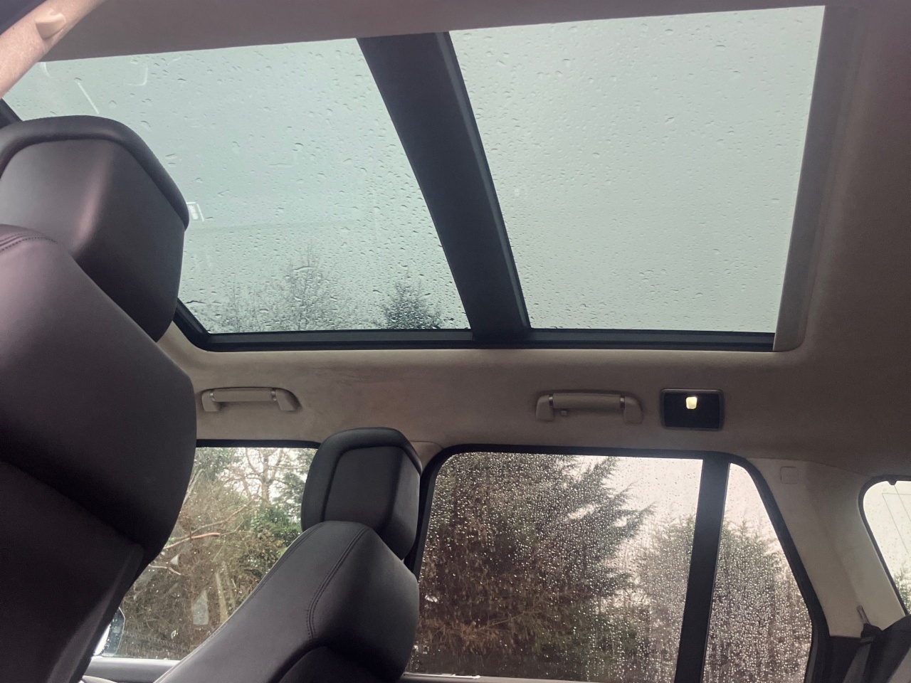 Land Rover Range Rover R Rover Westmnstr Blck P400 e A Westminster Black P400 e Si4 Ingenium 300BHP /105 kw 13.1 kWh PHEV Auto Start/Stop