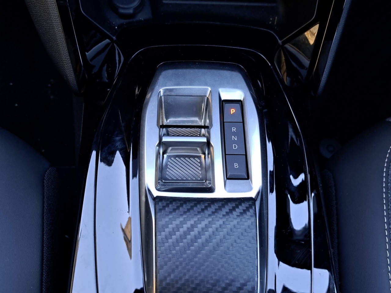 Peugeot 2008 Electric 156bhp (54 kWh) Allure