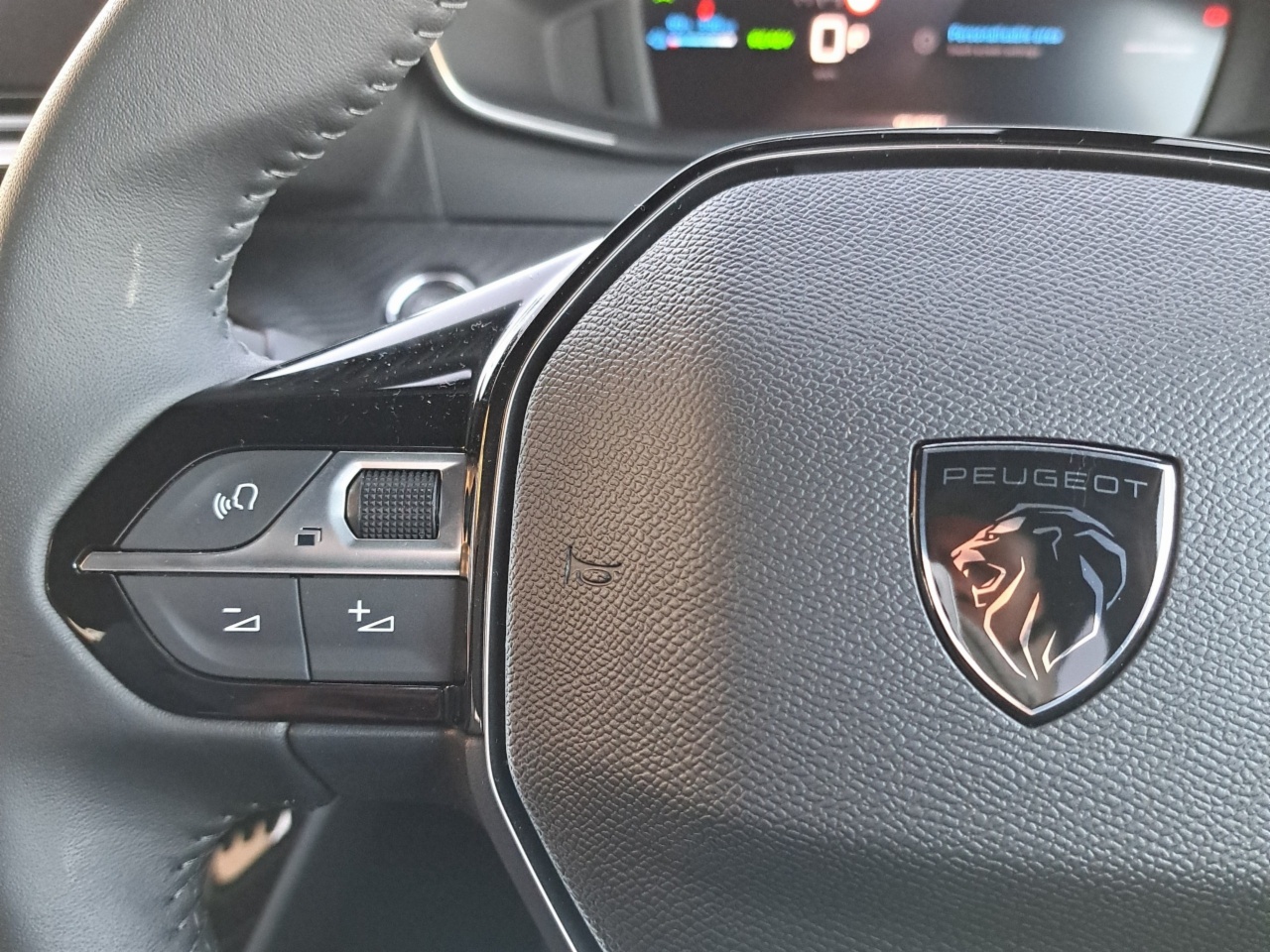 Peugeot 2008 Electric 156bhp (54 kWh) Allure