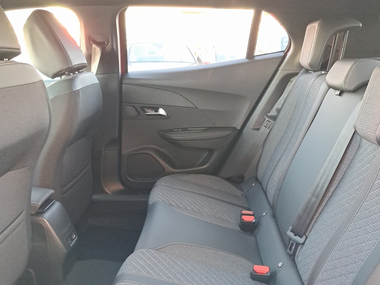 Peugeot 2008 Electric 156bhp (54 kWh) Allure