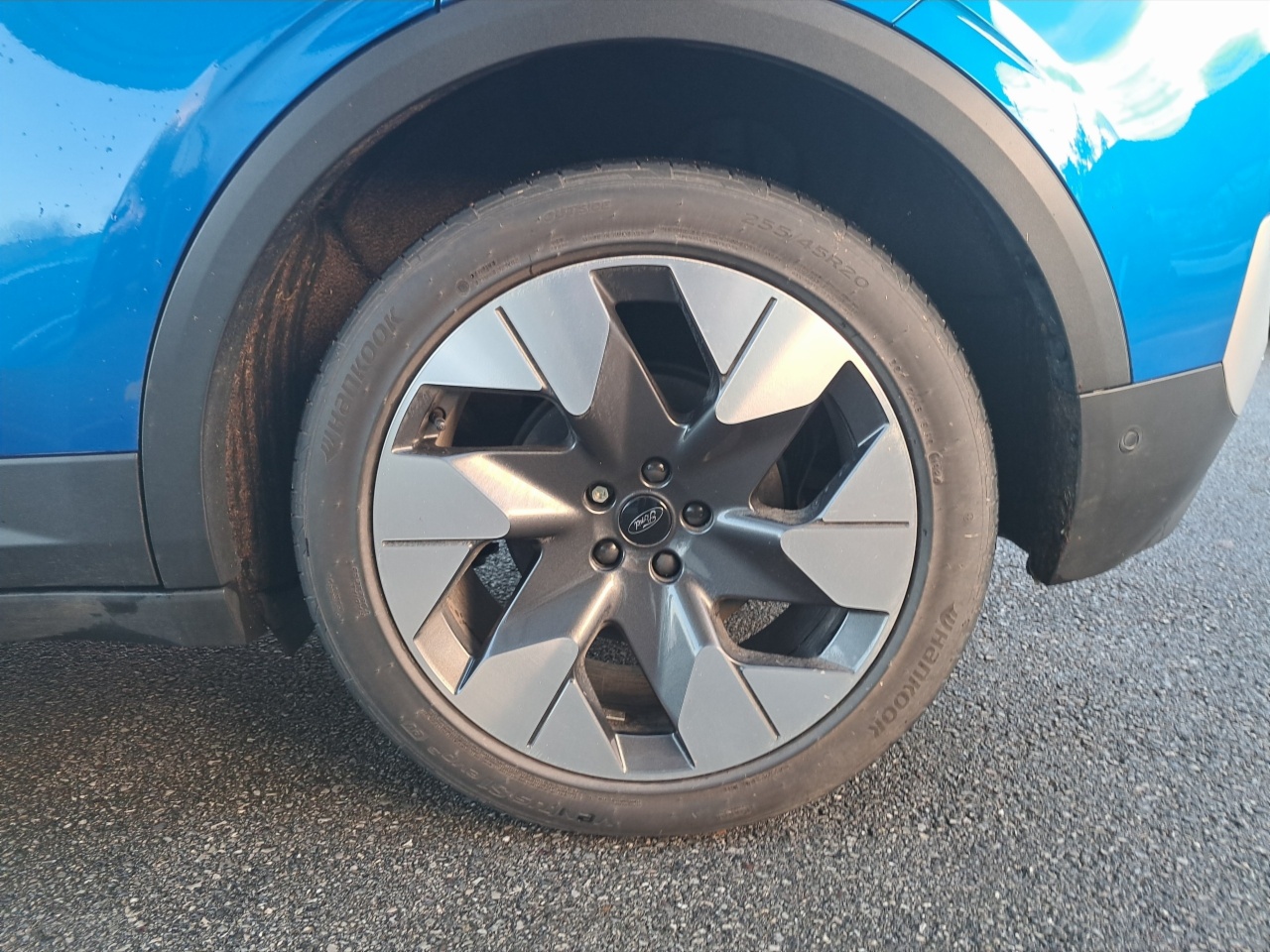 Ford Explorer Premium 77kWh Extended Range RWD.