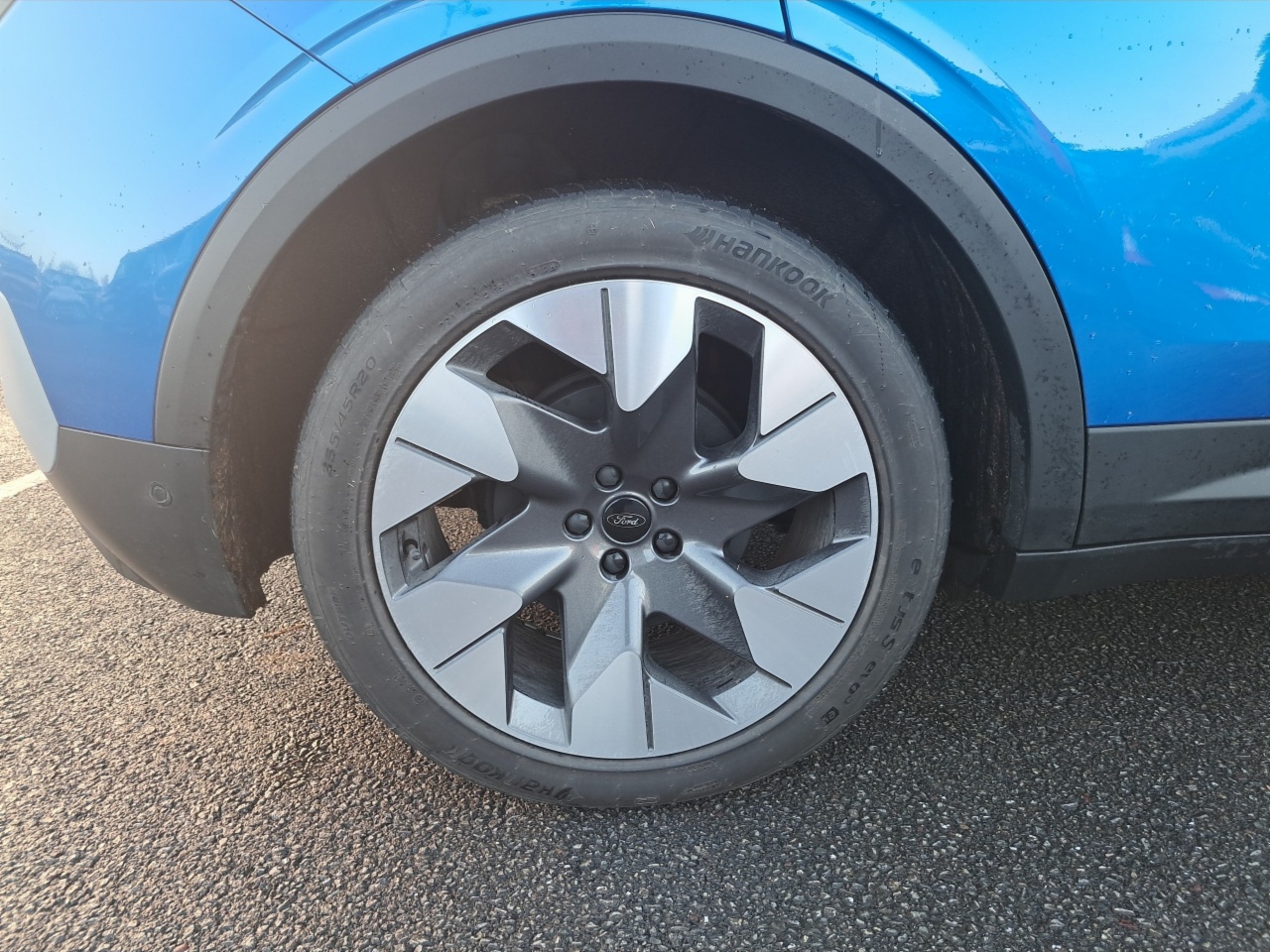 Ford Explorer Premium 77kWh Extended Range RWD.