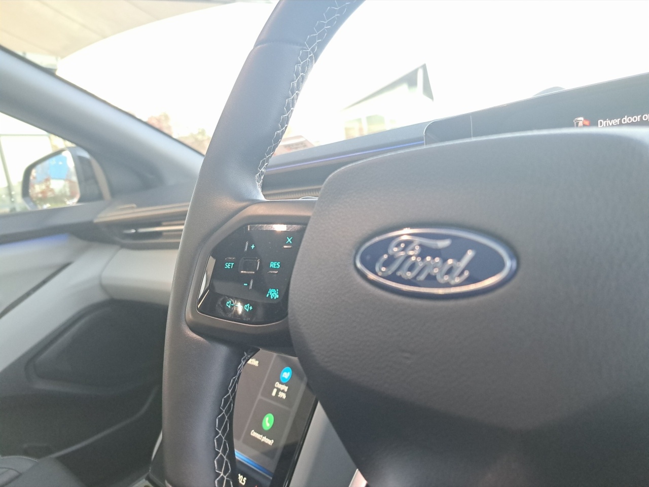 Ford Explorer Premium 77kWh Extended Range RWD.