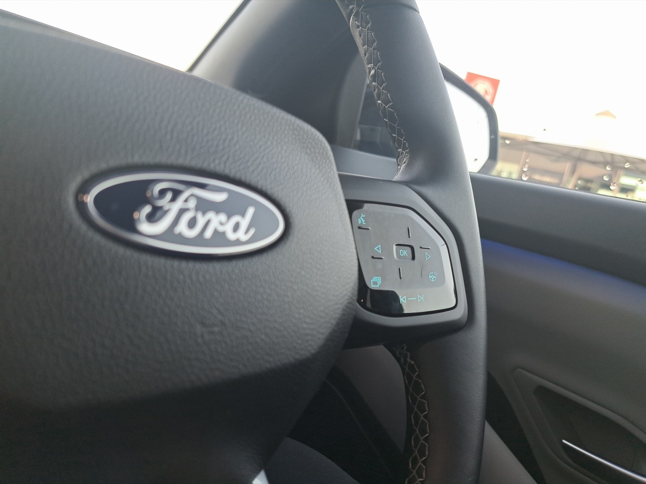 Ford Explorer Premium 77kWh Extended Range RWD.