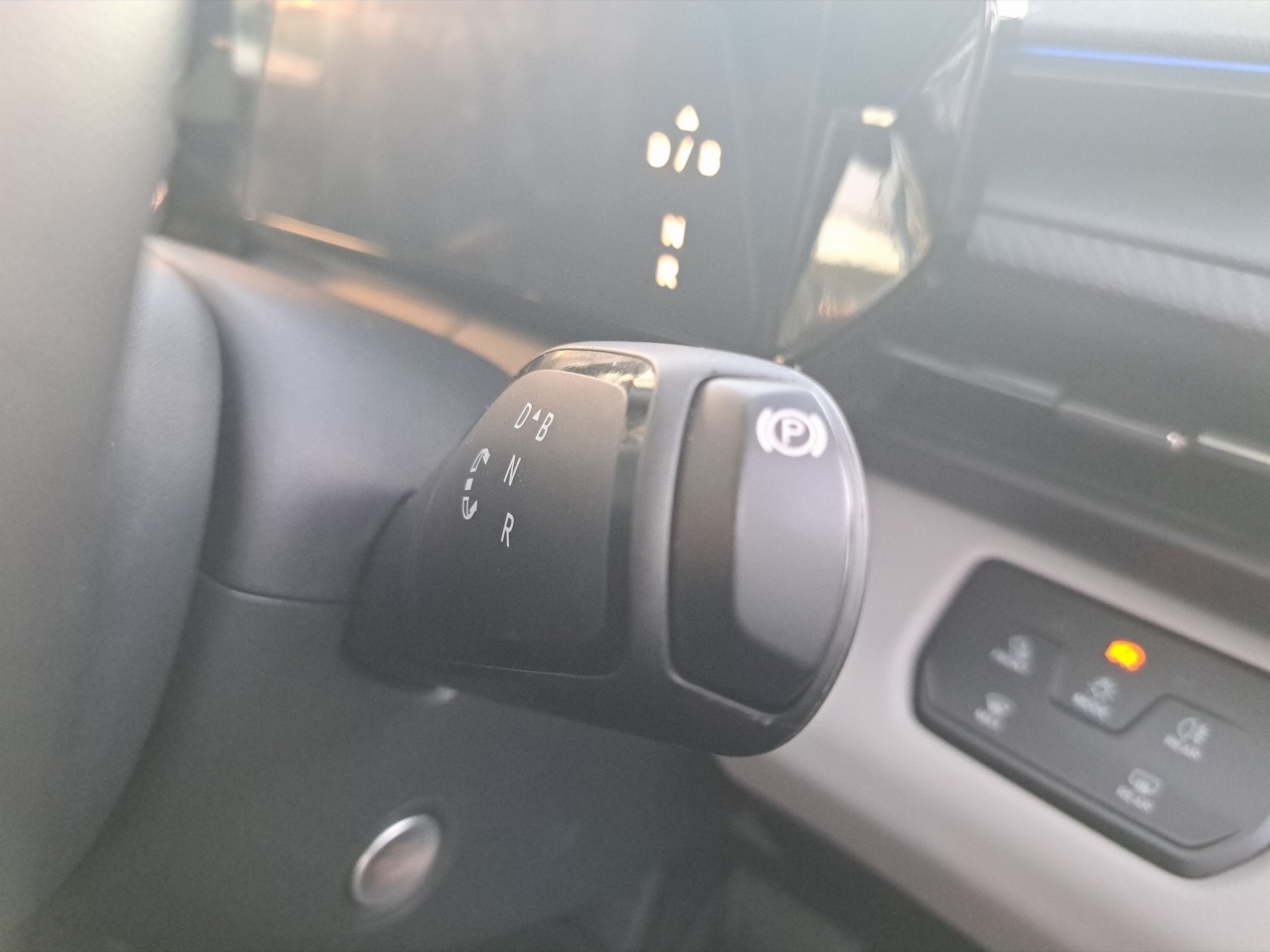 Ford Explorer Premium 77kWh Extended Range RWD.