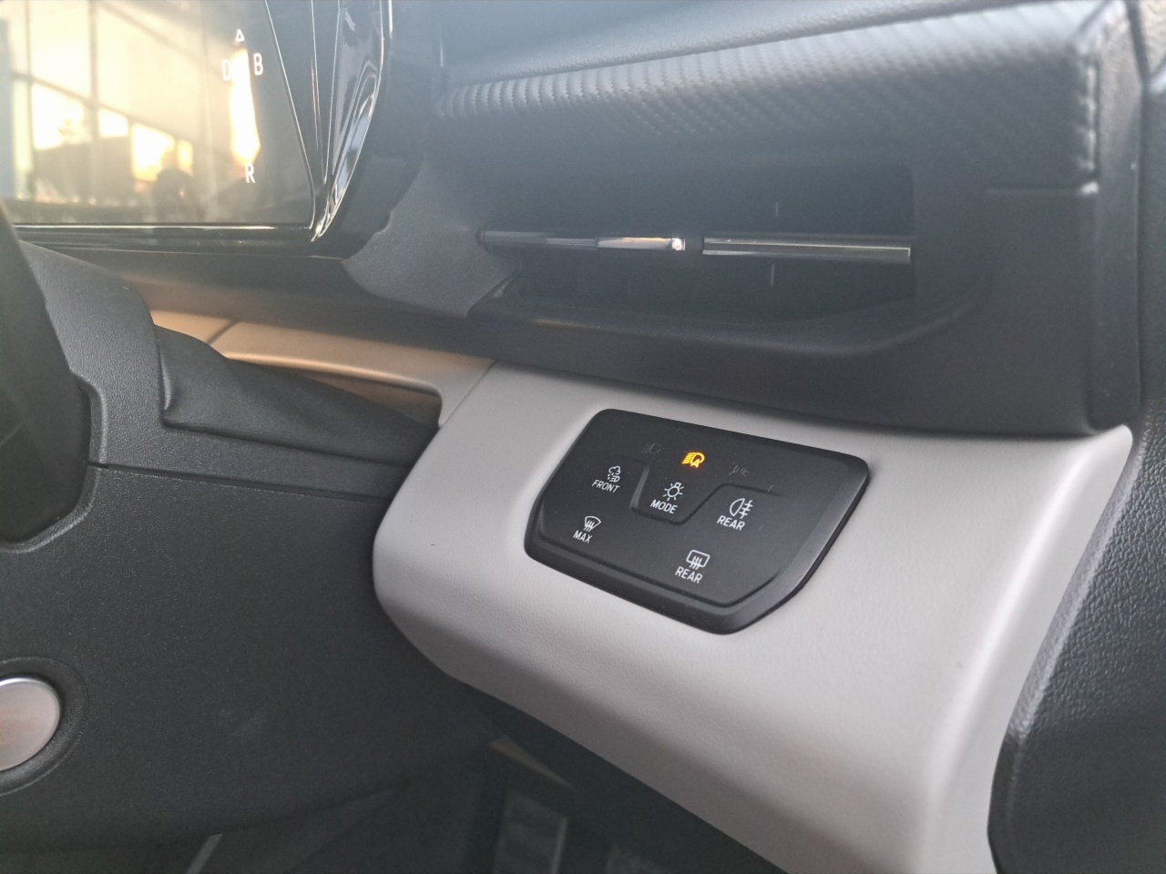 Ford Explorer Premium 77kWh Extended Range RWD.