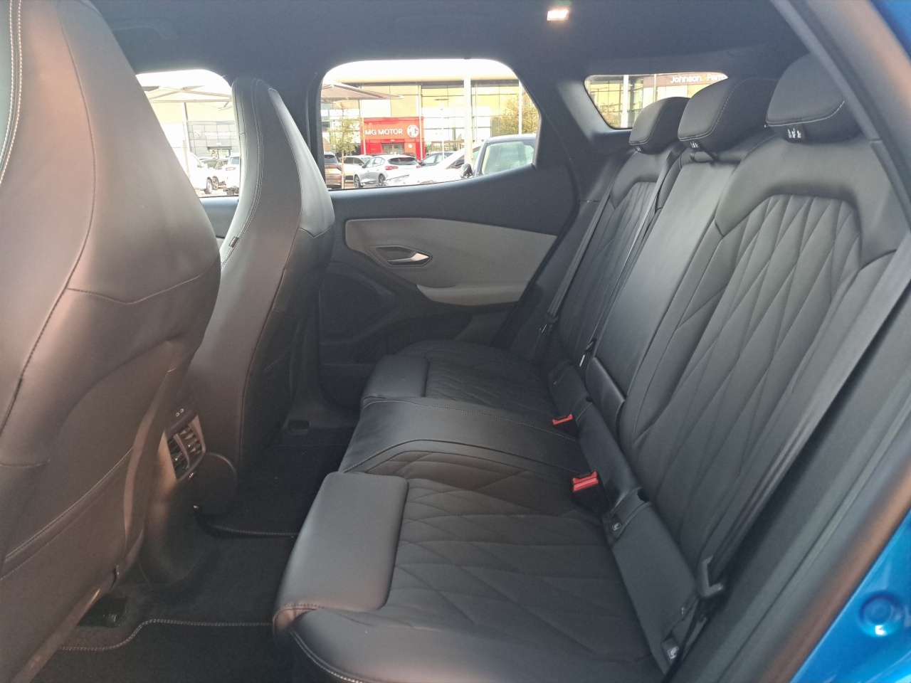 Ford Explorer Premium 77kWh Extended Range RWD.