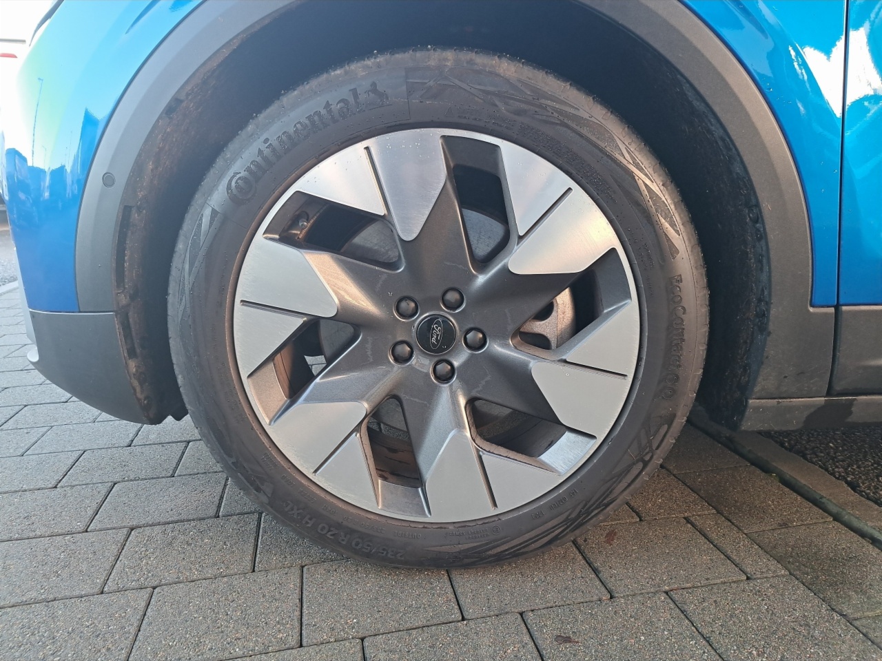 Ford Explorer Premium 77kWh Extended Range RWD.