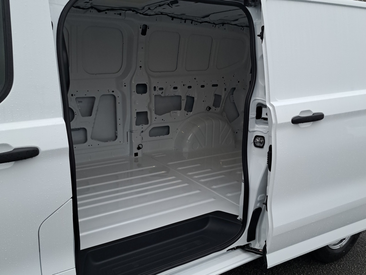 Ford Transit Custom LWB Leader