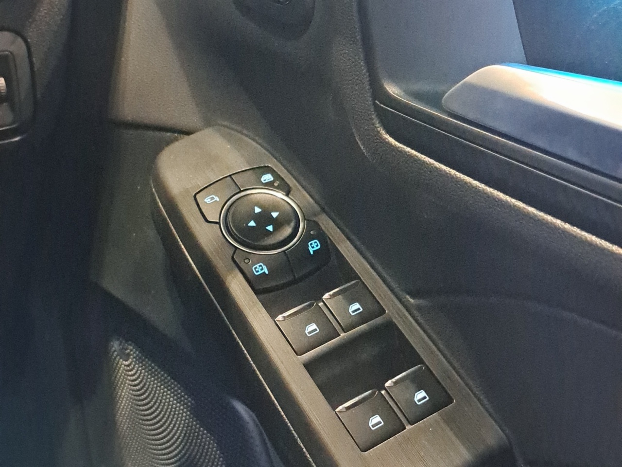 Ford Kuga 2.5 Duratec 243PS Plug-In Hybrid CVT Automatic