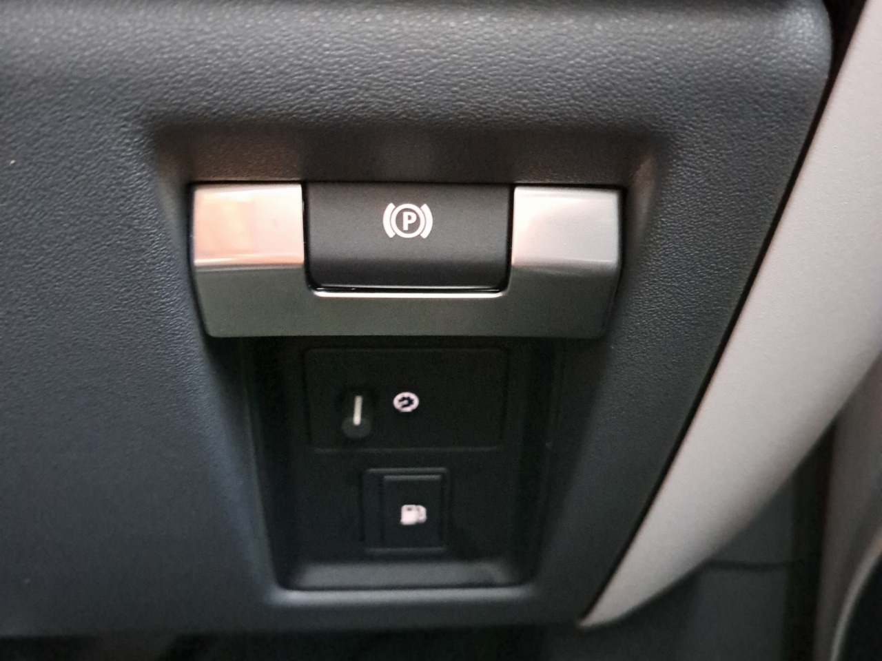 Land Rover Defender 110 PHEV 300 As New 