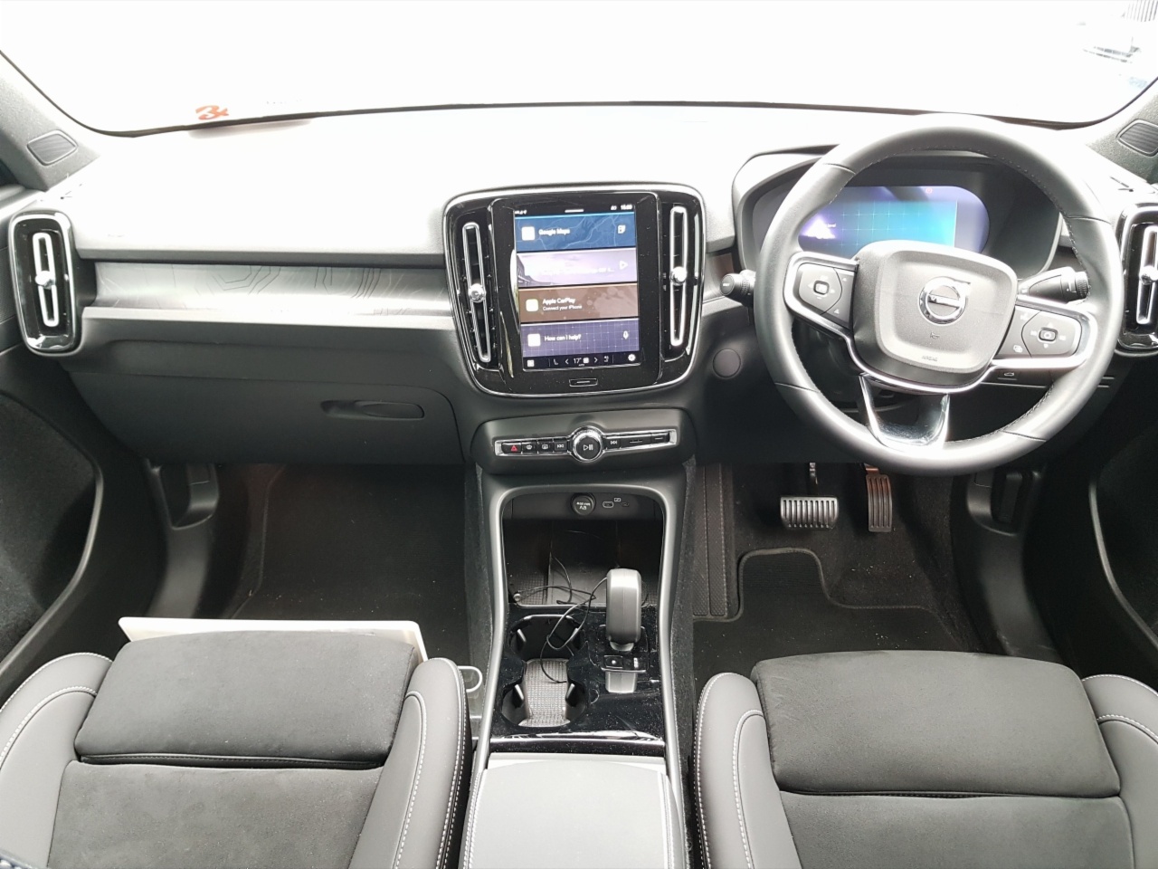 Volvo EX40 82 kWh 252bhp Extended Range Plus (Adaptive Cruise / BLIS / Heated Seats)