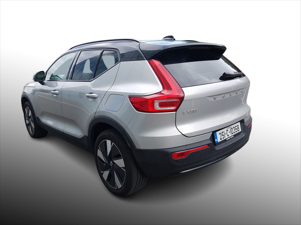 Volvo EX40 82 kWh 252bhp Extended Range Plus (Adaptive Cruise / BLIS / Heated Seats)