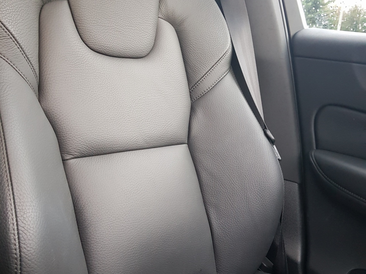 Volvo XC60 T6 360 bhp AWD PHEV Plus Dark (Adaptive Cruise / BLIS / 360 Camera)