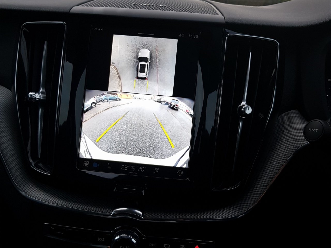 Volvo XC60 T6 360 bhp AWD PHEV Plus Dark (Adaptive Cruise / BLIS / 360 Camera)