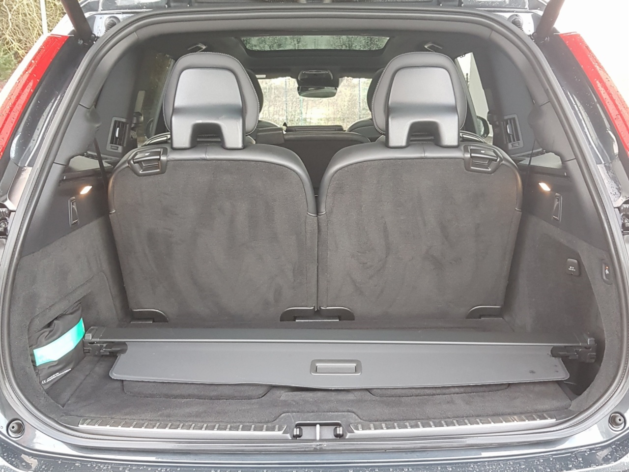 Volvo XC90 T8 390bhp R-Design AWD (360 Camera / Panoramic Sunroof / Adaptive Cruise)