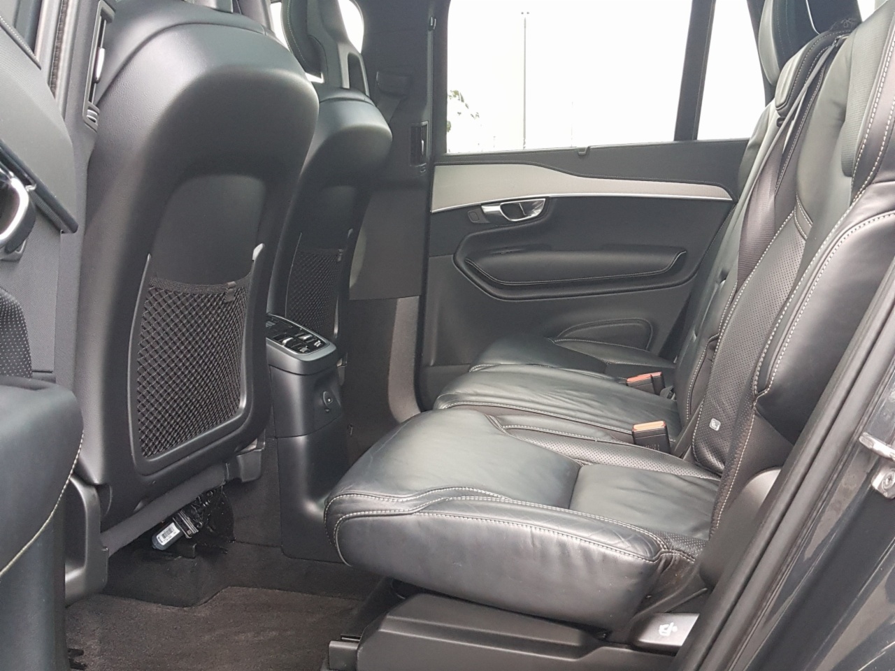 Volvo XC90 T8 390bhp R-Design AWD (360 Camera / Panoramic Sunroof / Adaptive Cruise)