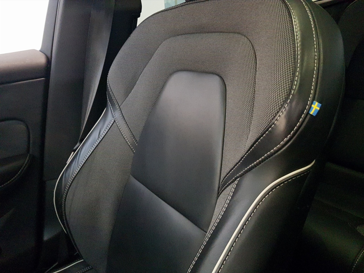 Volvo XC60 T6 350hp AWD Plus Dark PHEV (BLIS/ 360 Camera / Adaptive Cruise)