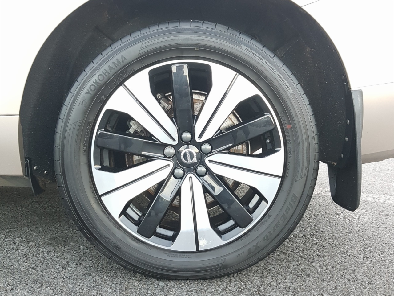 Volvo XC60 T6 350hp AWD Plus Dark PHEV (BLIS/ 360 Camera / Adaptive Cruise)