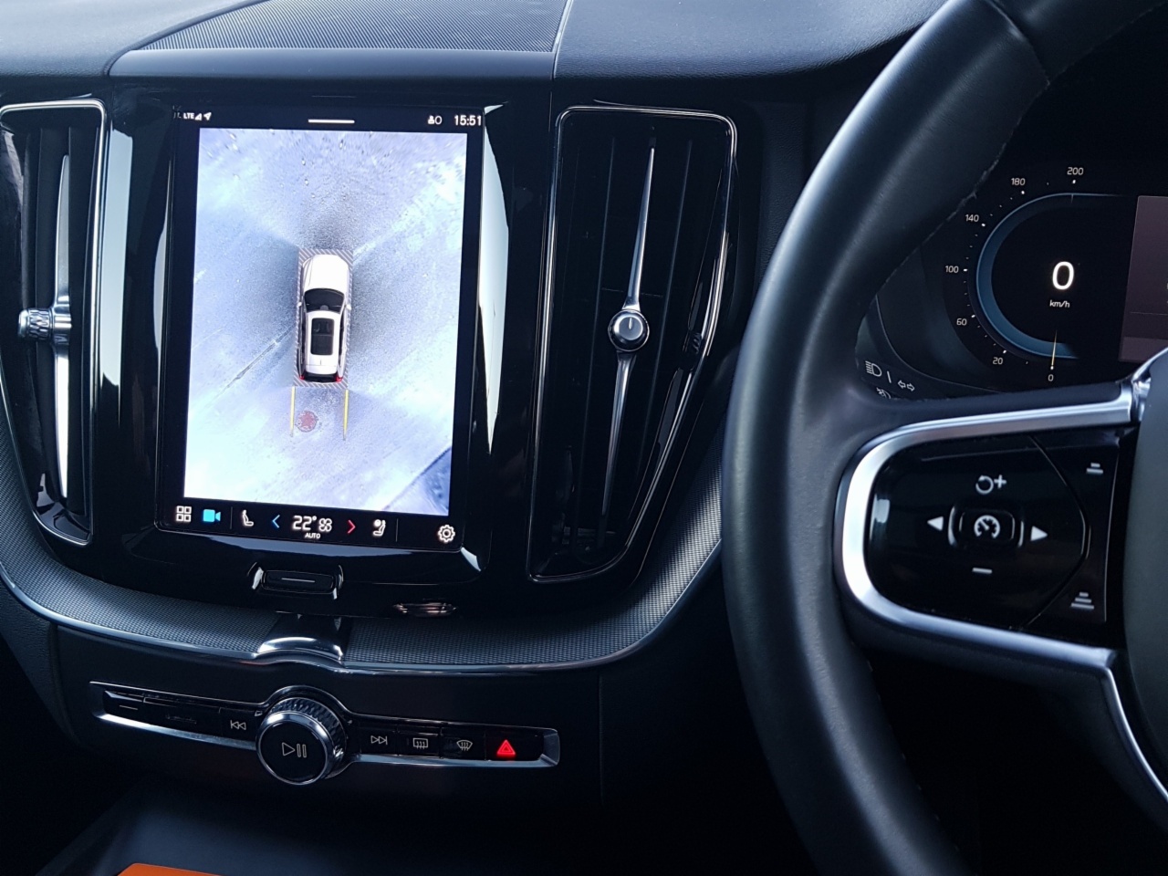 Volvo XC60 T6 350hp AWD Plus Dark PHEV (BLIS/ 360 Camera / Adaptive Cruise)