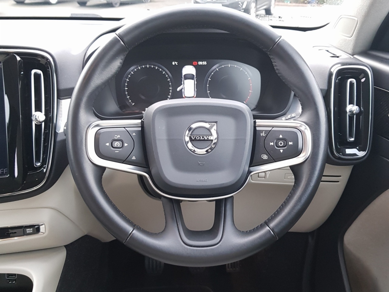 Volvo XC40 T3 163bhp Momentum