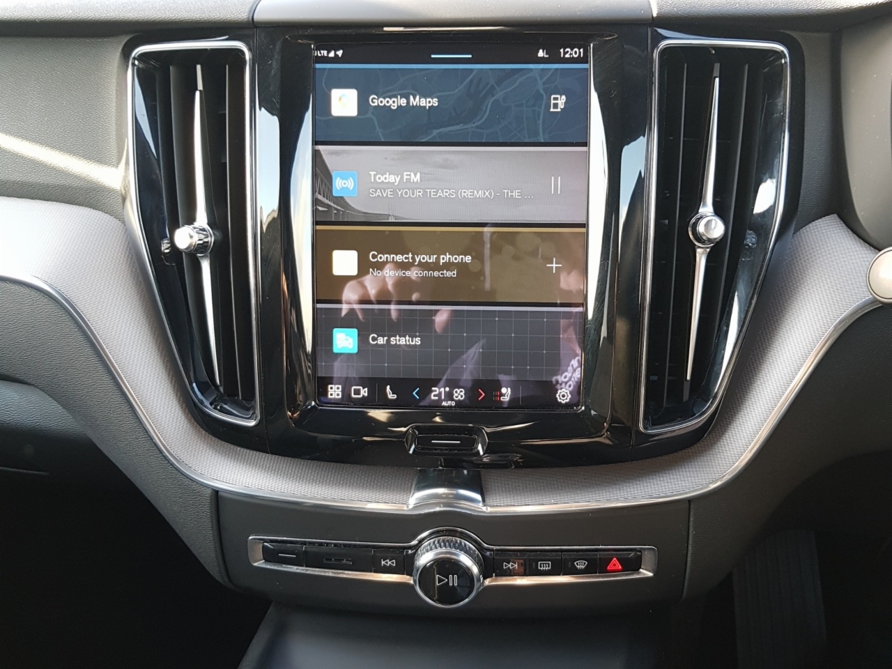 Volvo XC60 T6 350hp AWD PHEV Plus Dark (Two Year Volvo Selekt Warranty + Two Years Servicing)