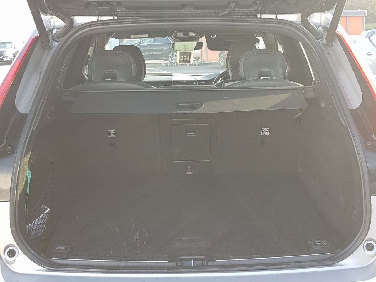 Volvo XC60 T6 350hp AWD PHEV Plus Dark (Two Year Volvo Selekt Warranty + Two Years Servicing)