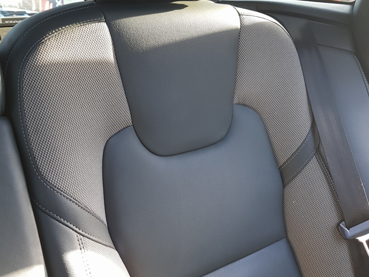 Volvo XC60 T6 350hp AWD PHEV Plus Dark (Two Year Volvo Selekt Warranty + Two Years Servicing)