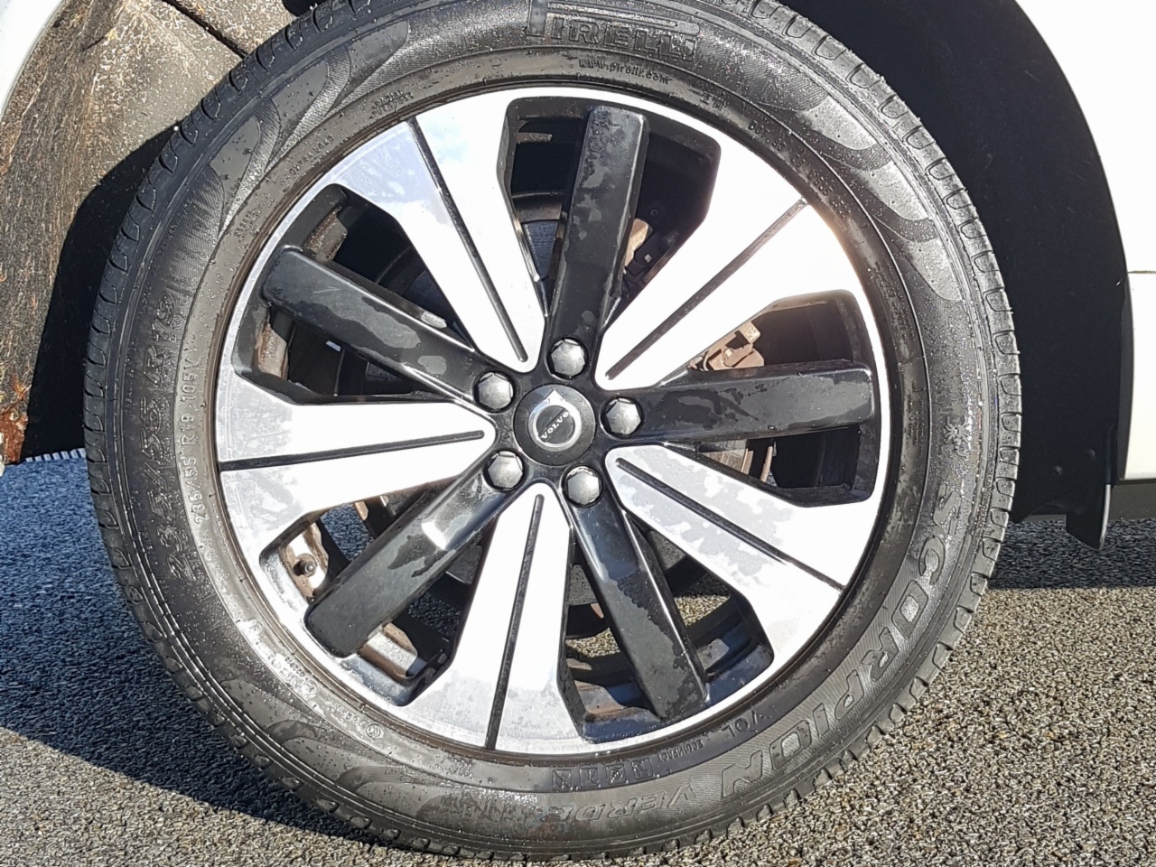 Volvo XC60 T6 350hp AWD PHEV Plus Dark (Two Year Volvo Selekt Warranty + Two Years Servicing)