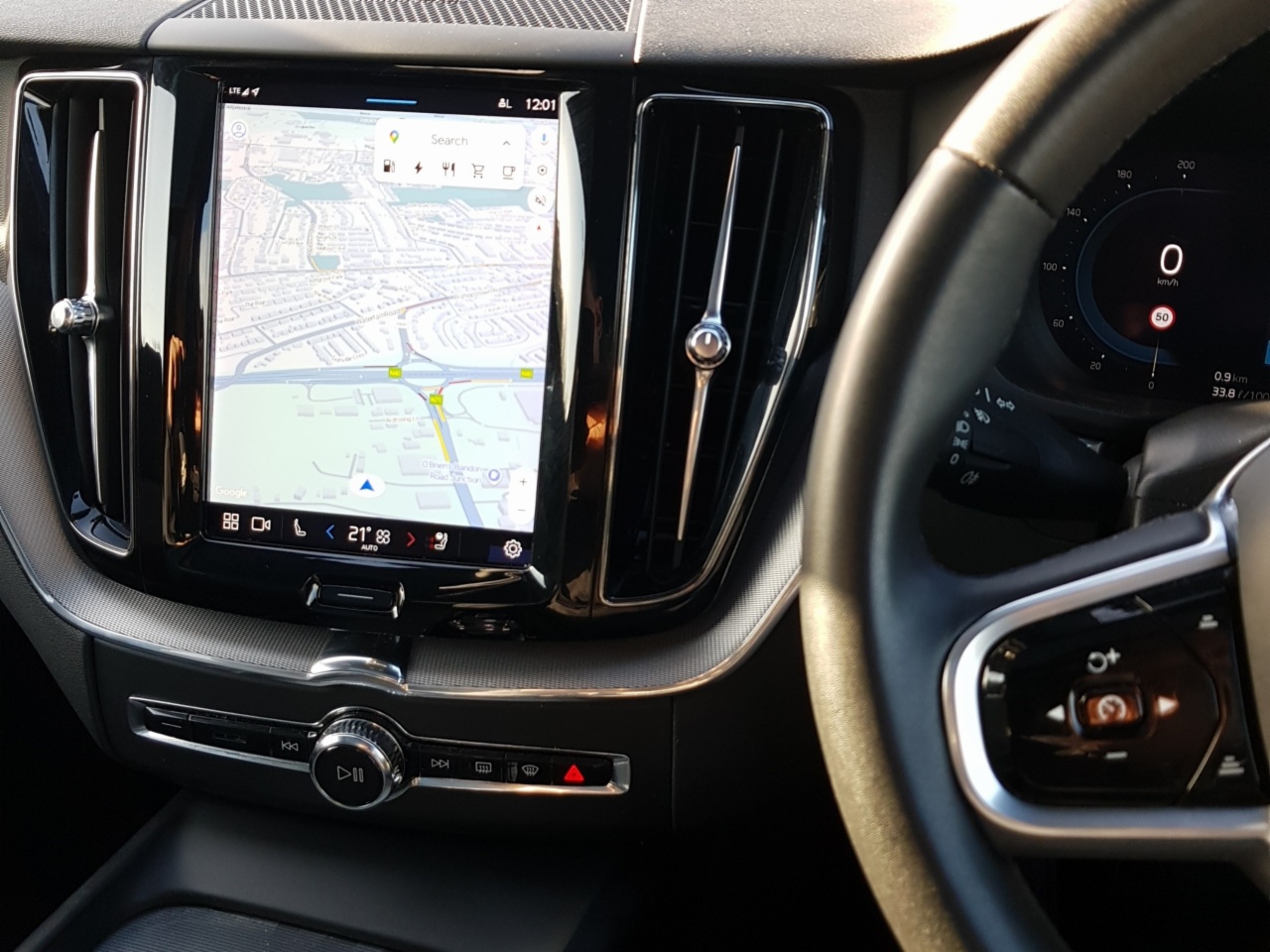 Volvo XC60 T6 350hp AWD PHEV Plus Dark (Two Year Volvo Selekt Warranty + Two Years Servicing)