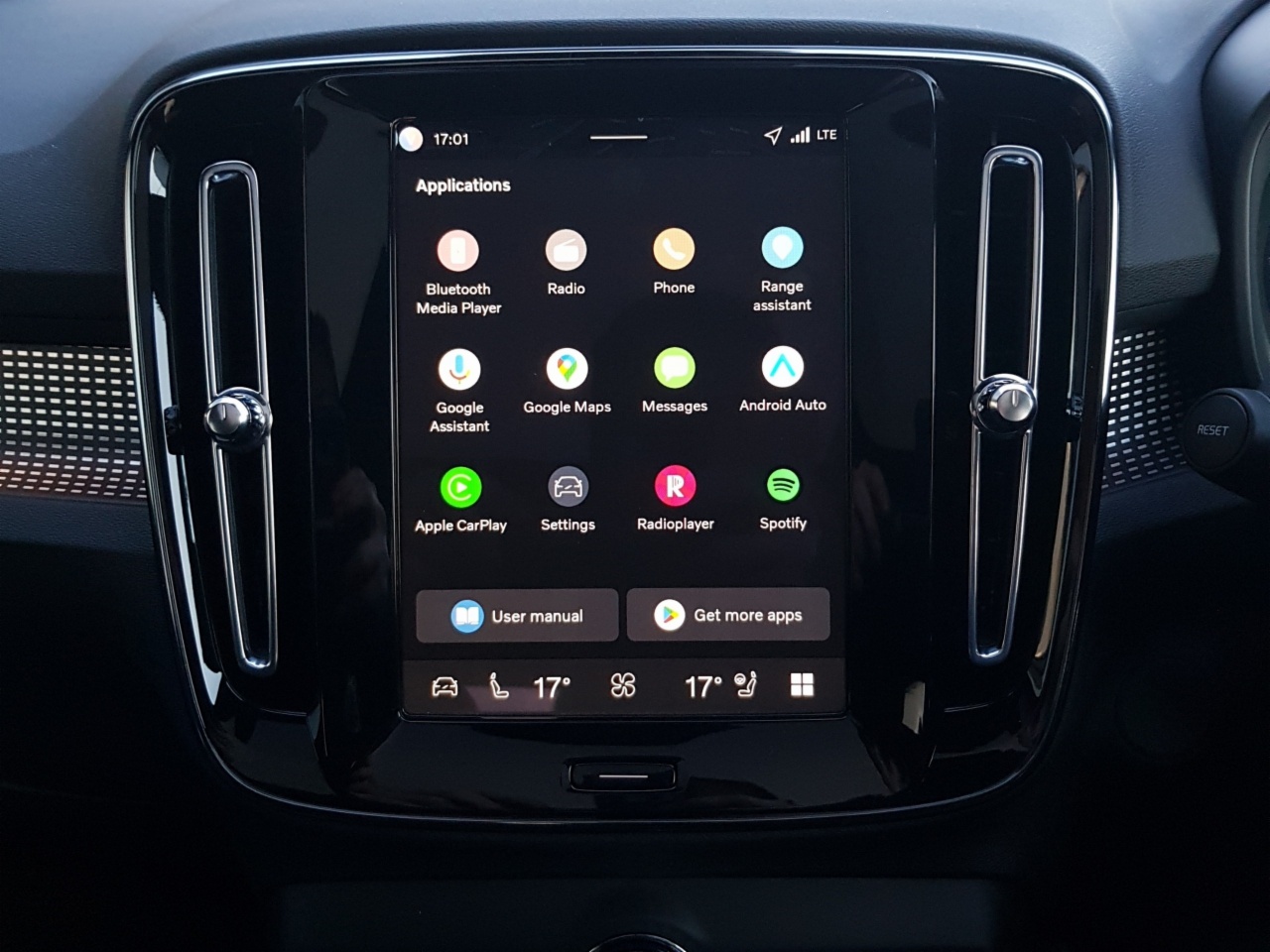 Volvo EC40 82 kWh 252bhp Plus Black Edition (Three Year Warranty + Three Year Service Plan)