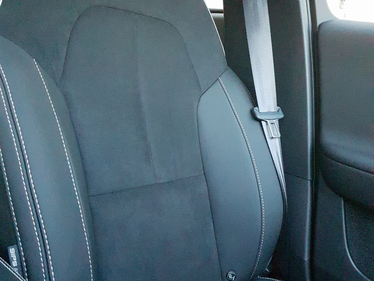 Volvo EC40 82 kWh 252bhp Plus Black Edition (Three Year Warranty + Three Year Service Plan)