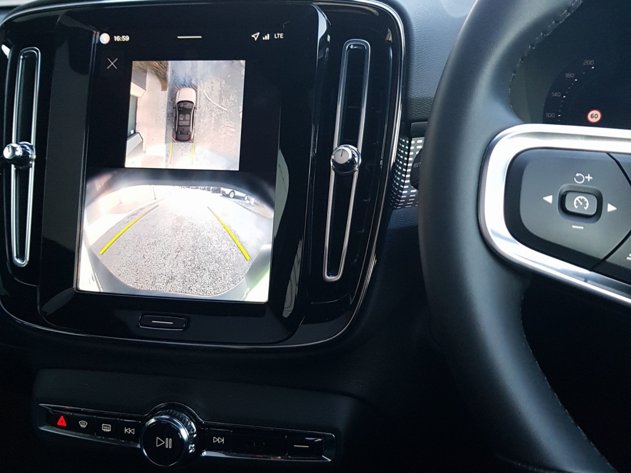 Volvo EC40 82 kWh 252bhp Plus Black Edition (Three Year Warranty + Three Year Service Plan)