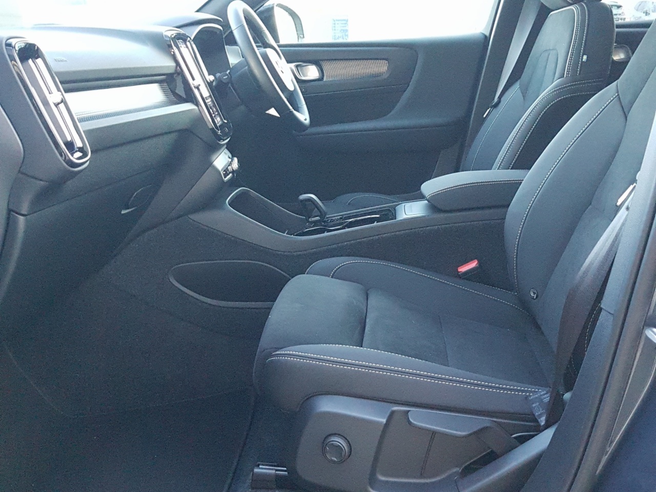 Volvo EC40 82 kWh 252bhp Plus Black Edition (Three Year Warranty + Three Year Service Plan)