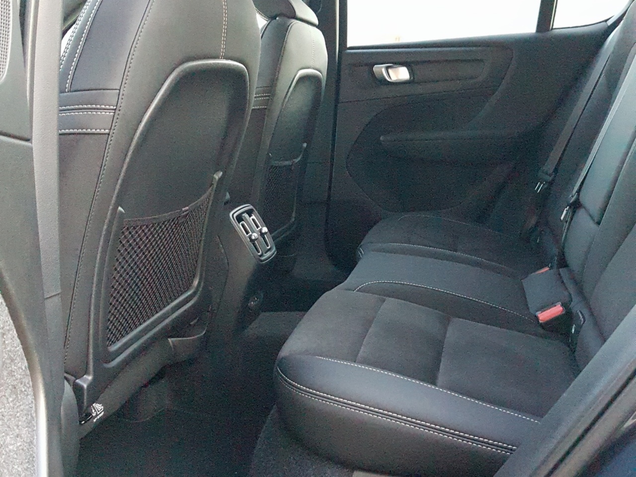 Volvo EC40 82 kWh 252bhp Plus Black Edition (Three Year Warranty + Three Year Service Plan)