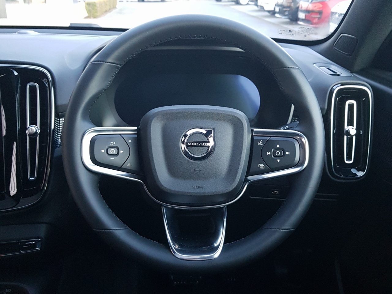 Volvo EC40 82 kWh 252bhp Plus Black Edition (Three Year Warranty + Three Year Service Plan)